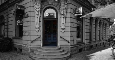 Bar Music cafe