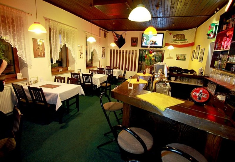 Hollywood Bar