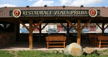 Zlatá přilba