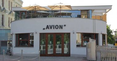 Čítárna a kavárna Avion
