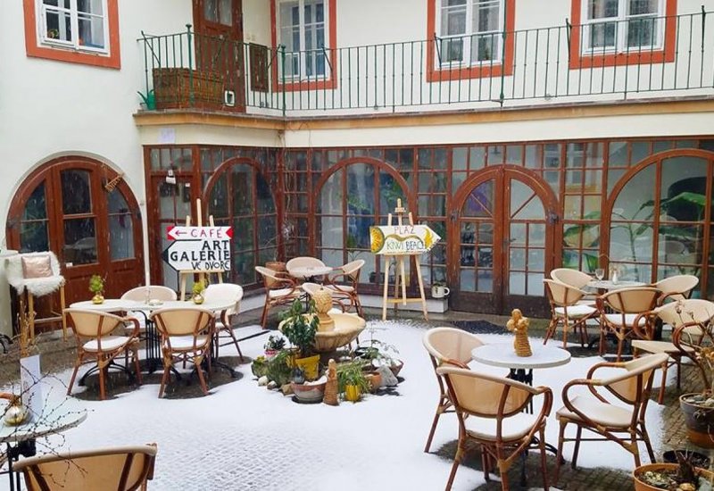 Rainbow’s End Café and Art Garden