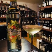 V11 Winebar &amp; deli