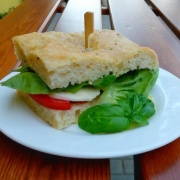 Cafe Bistro Bar Mezi stromy