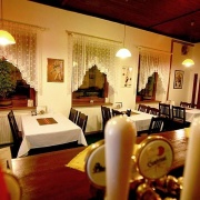 Hollywood Bar