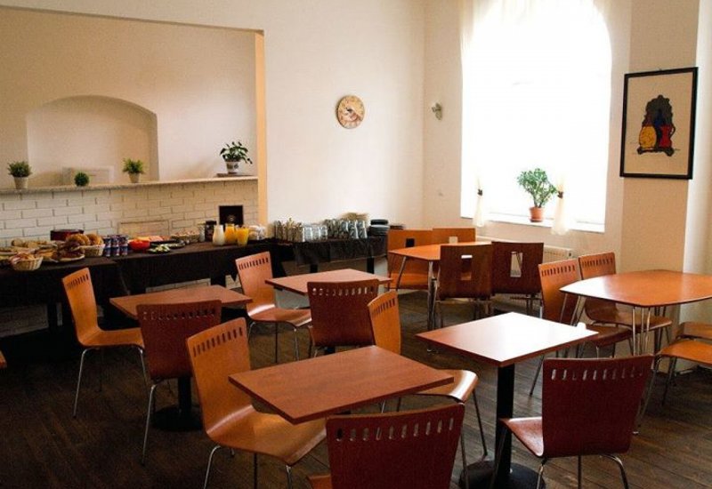 Vysta Cafe Bar