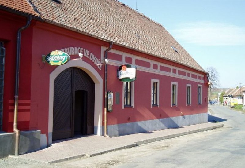 Ve dvoře