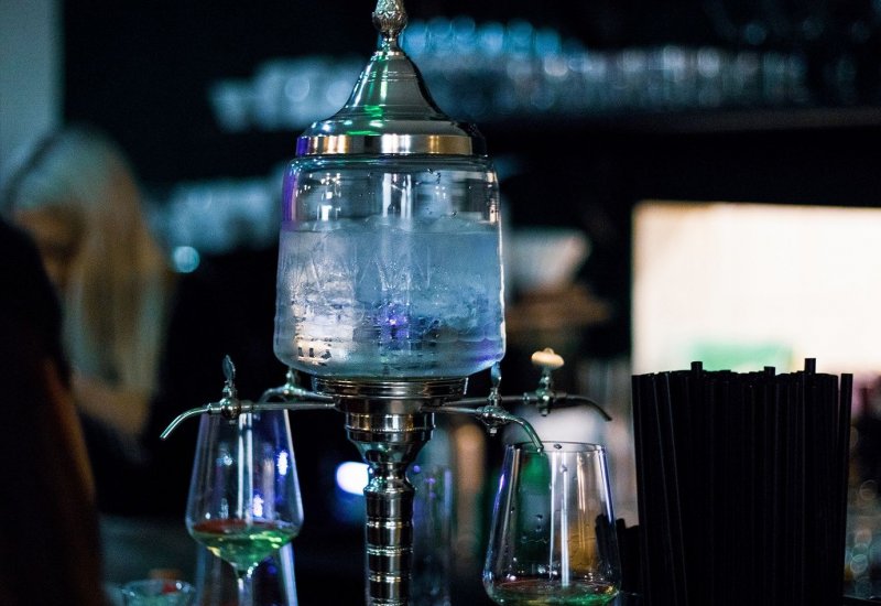 Coma&#039;r Absinthe Café