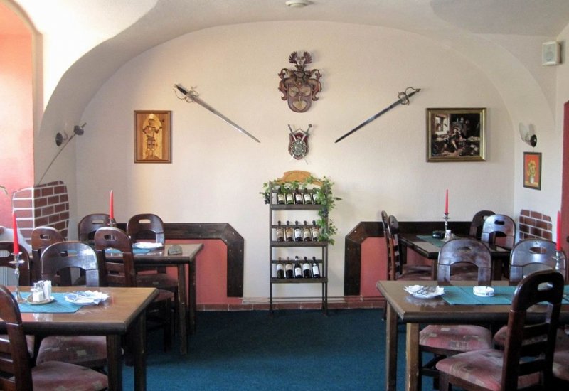 Vinárna &amp; Pension pod hradem
