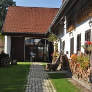 Číčovický dvůr