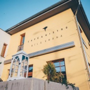 Café &amp; Bistro Bílá Vrána