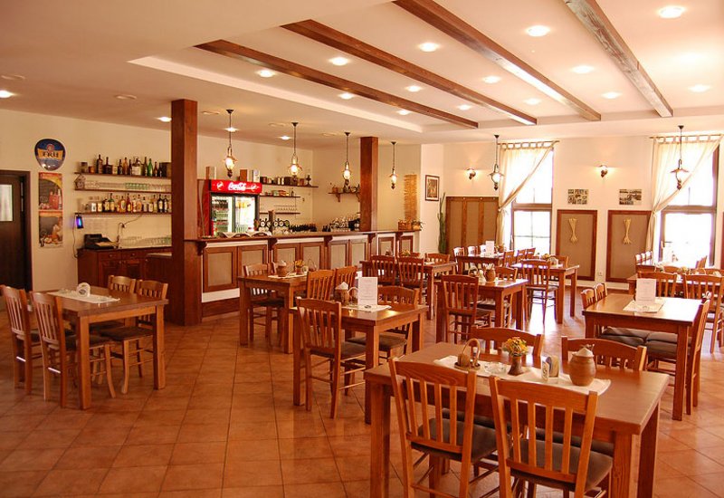 Restaurace a Penzion U Kostela