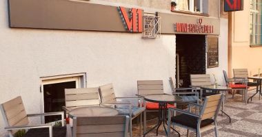 V11 Winebar & deli