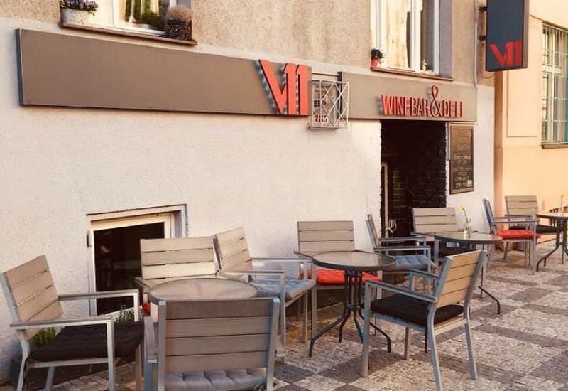 V11 Winebar &amp; deli