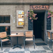 Locál café &amp; bar