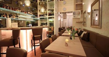 Bar Joanis Moon