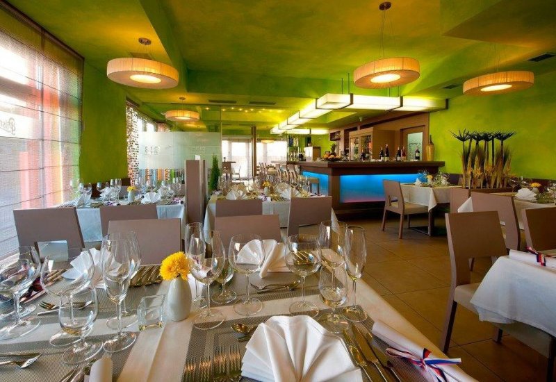 B 2 B Café Restaurant