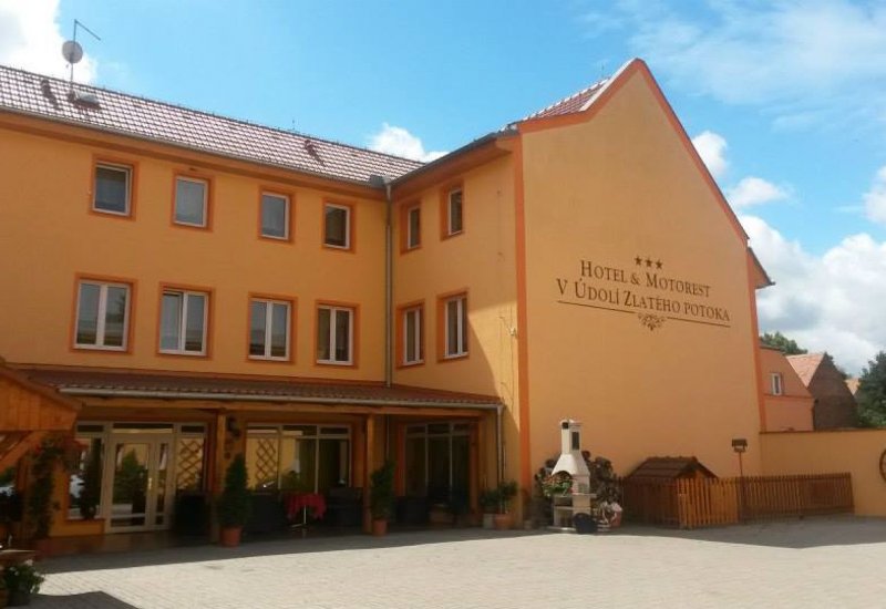 Hotel a Motorest V Údolí Zlatého potoka
