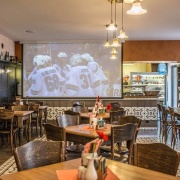 Suzie&#039;s Steak pub