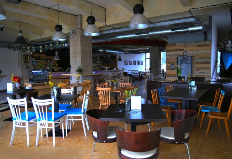 Náplavka café &amp; music bar