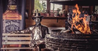 Country Saloon Clondike