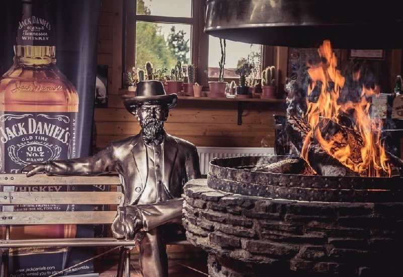 Country Saloon Clondike