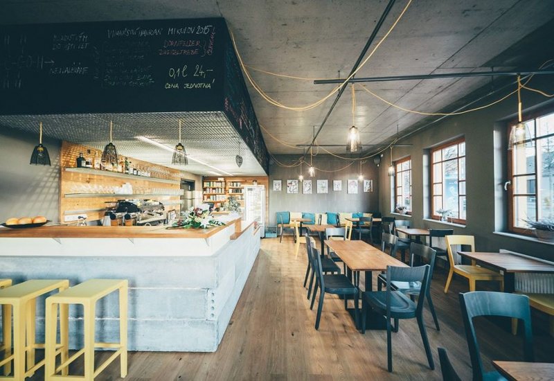 Café &amp; Bistro Bílá Vrána