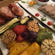 Suzie&#039;s Steak pub