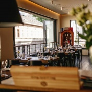 Bernie&#039;s Grill &amp; Wine Restaurant