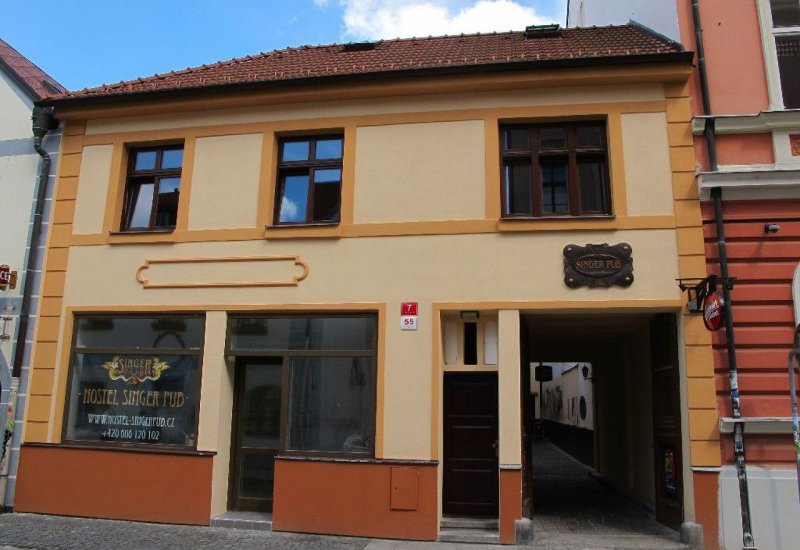 Singer pub