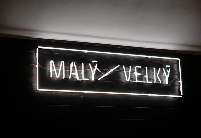Malý/Velký