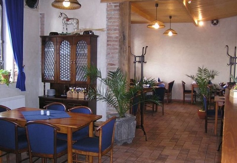 Maximum restaurant