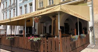 Archway restaurant