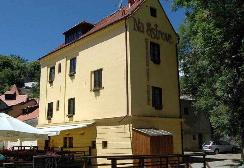 Gril Restaurant Na Ostrově