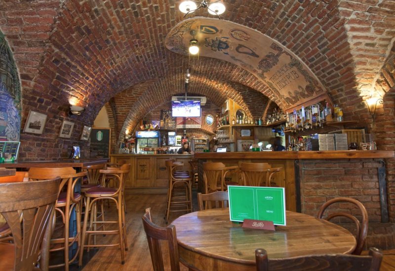 Crack irish pub and restaurant