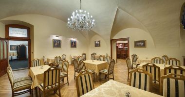 Zámecká restaurace Hrubá Skála