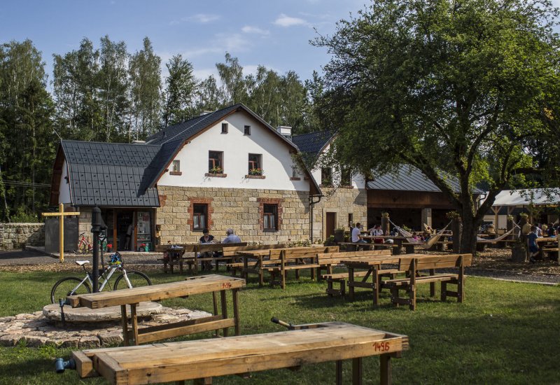 Les Království