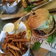 Suzie&#039;s Steak pub