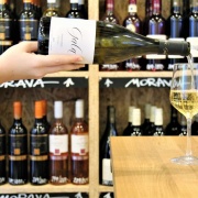 JustWINE bar &amp; shop Dvořákova 1
