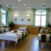 Vzdělávací středisko a hotel &quot;U Kostela bez věže&quot;