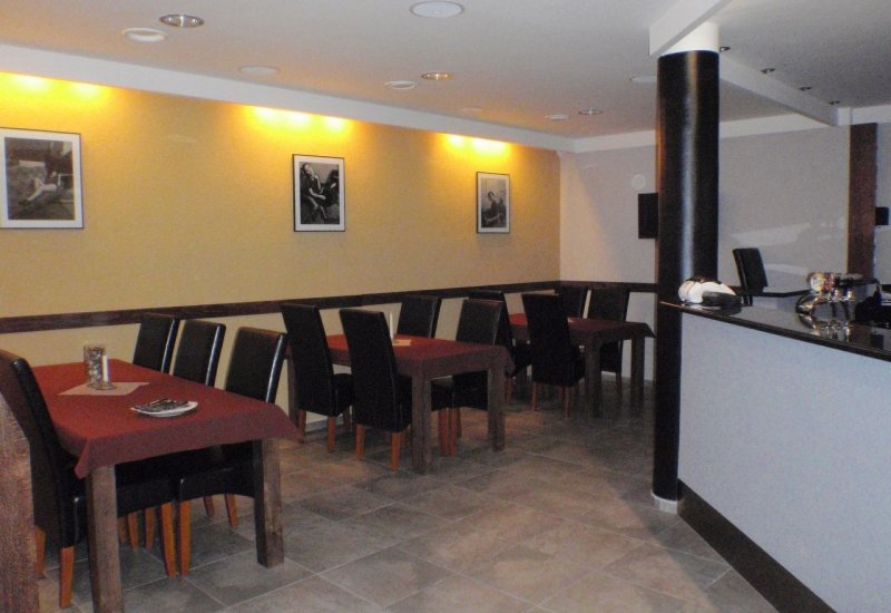 Steak &amp; Pizza Bar