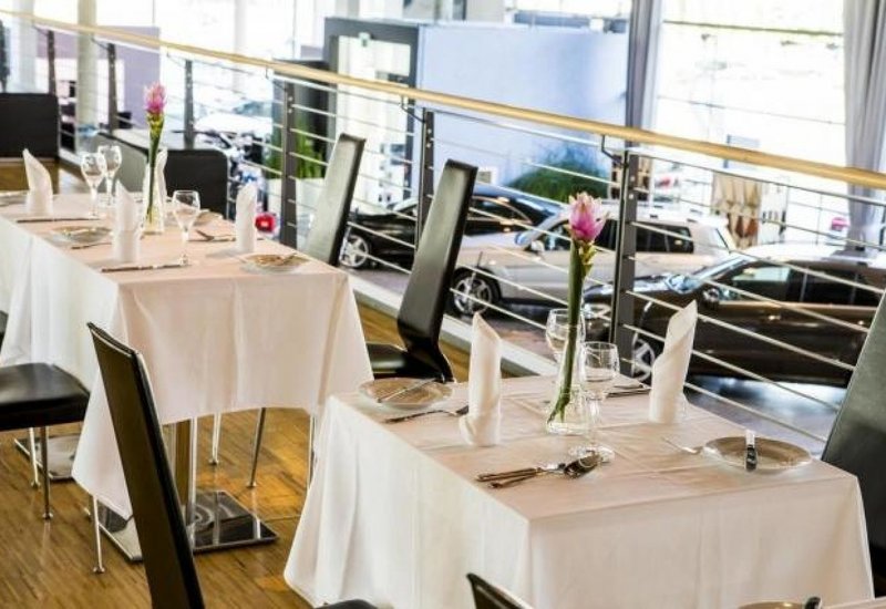 Mercedes Bar &amp; Café