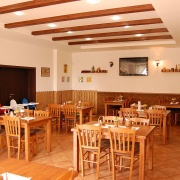 Restaurace a Penzion U Kostela
