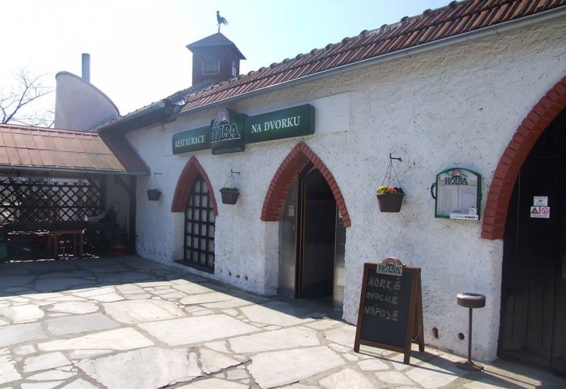 Restaurace a kavárna Na Dvorku