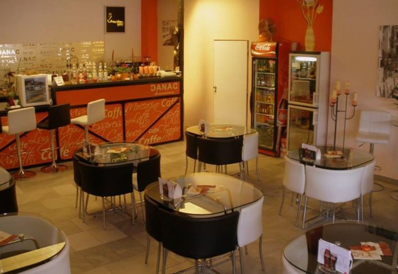 Cafe Bar DanaD