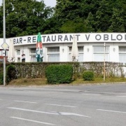 V Oblouku
