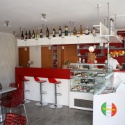 Bella kavárna a pizzeria