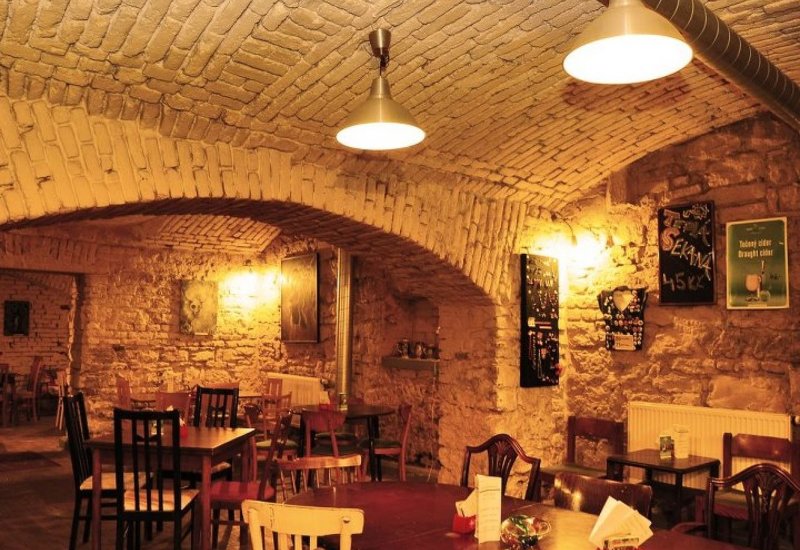 Večerní kavárna Souterrain