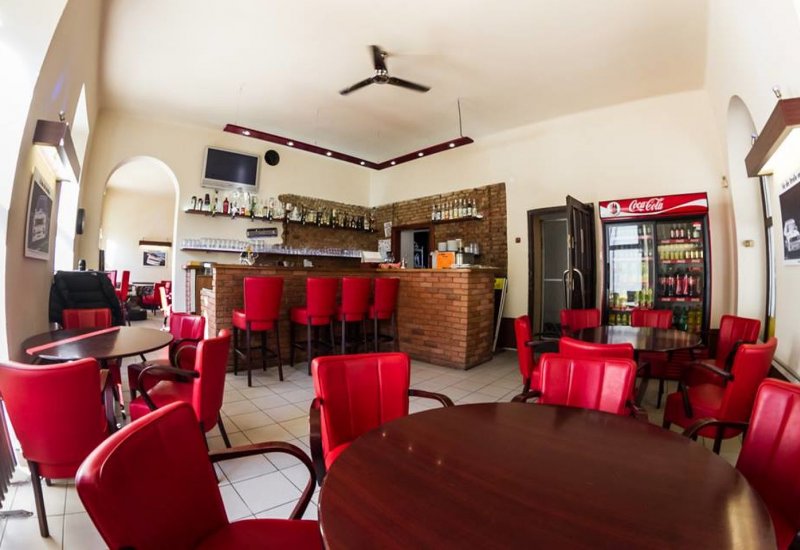 Crash Bar &amp; Café