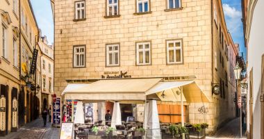 U Dominikána hotelu Savic