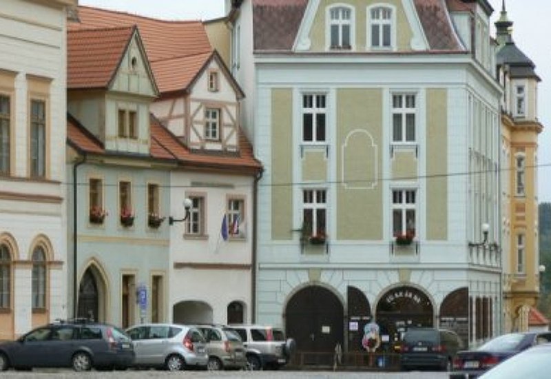 CUKRÁRNA  LOKET